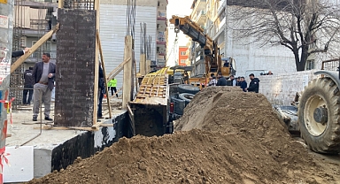 İNCİRLİOVA'DA KAMYON KAZASI